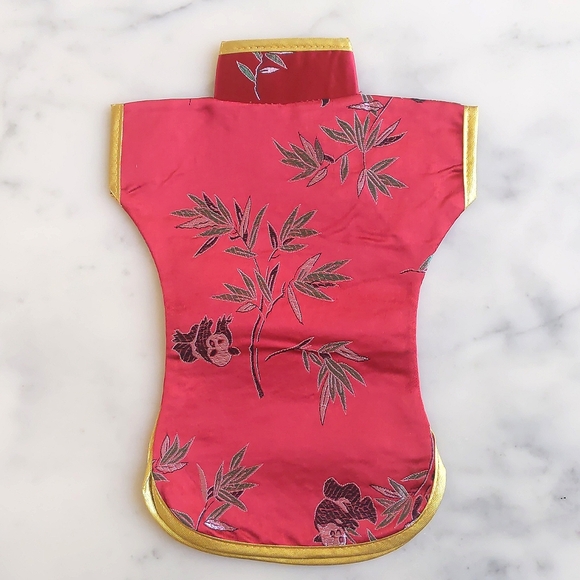 NWT. Wine Bottle Cover: Chinese Silk Brocade with Embroidery Lady's Red Gown. - Picture 2 of 4